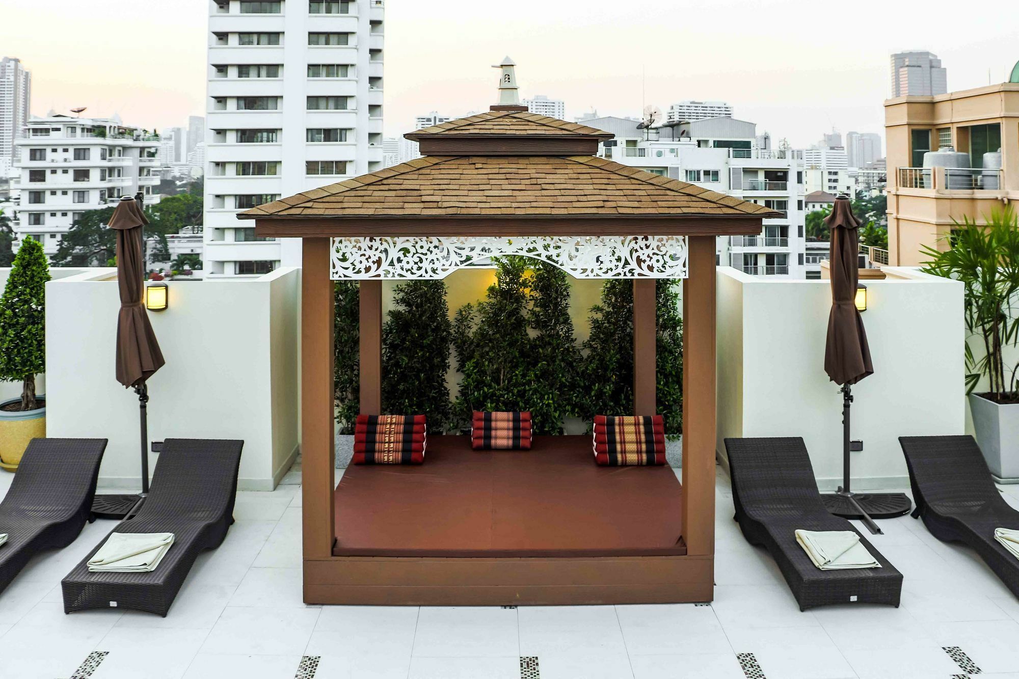 Aspira Hana Executive Apartment Thonglor Bangkok Exterior photo